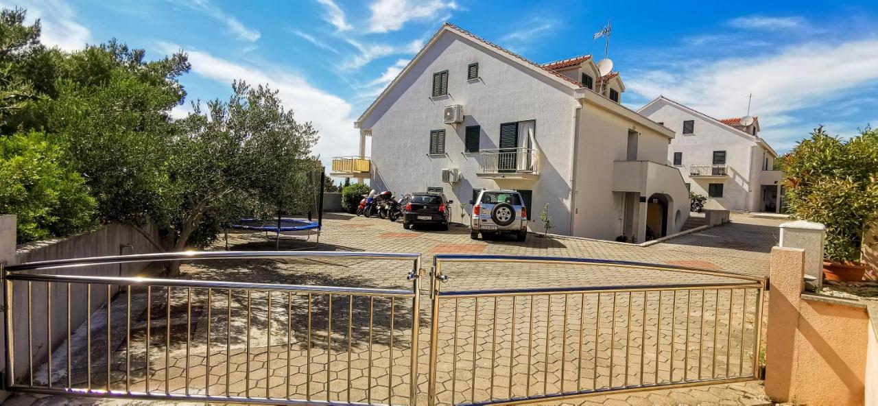 Apartment Jerry With Private Pool Milna  Exteriér fotografie