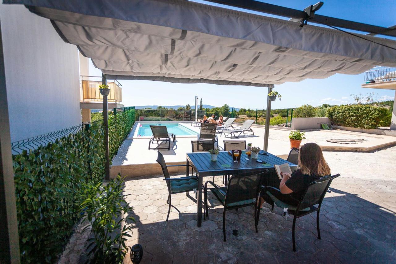 Apartment Jerry With Private Pool Milna  Exteriér fotografie