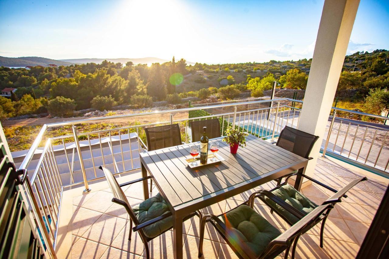 Apartment Jerry With Private Pool Milna  Exteriér fotografie