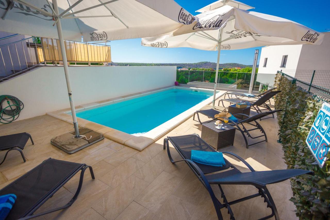 Apartment Jerry With Private Pool Milna  Exteriér fotografie