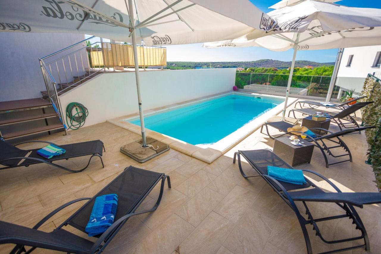 Apartment Jerry With Private Pool Milna  Exteriér fotografie
